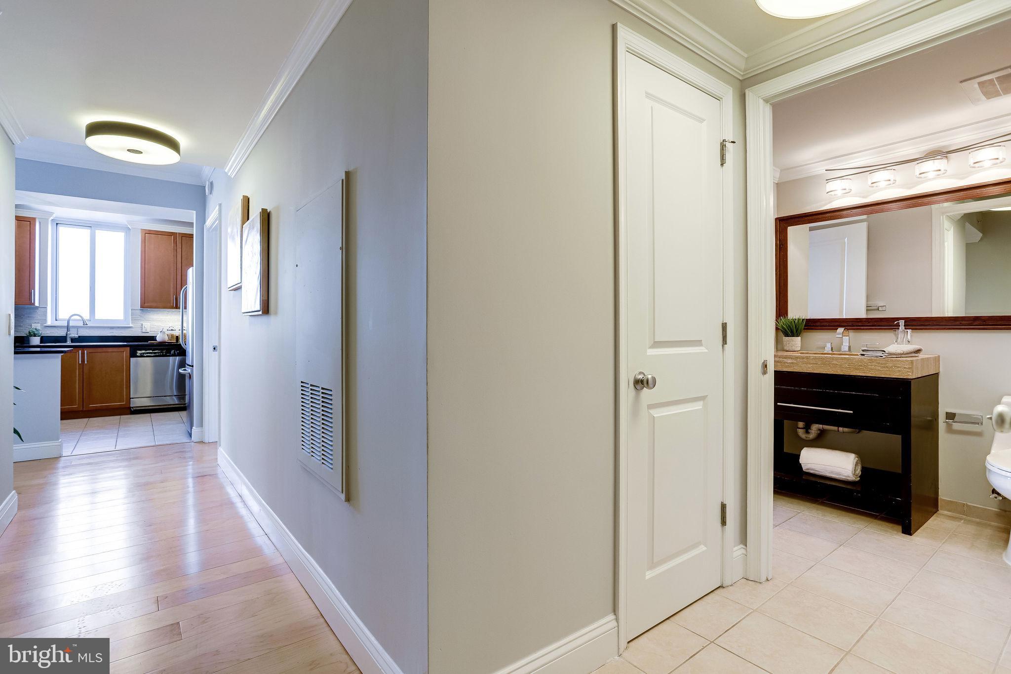 851 North Glebe Road, Unit 1417 Arlington, VA 22203 - Photo 5 of 66
