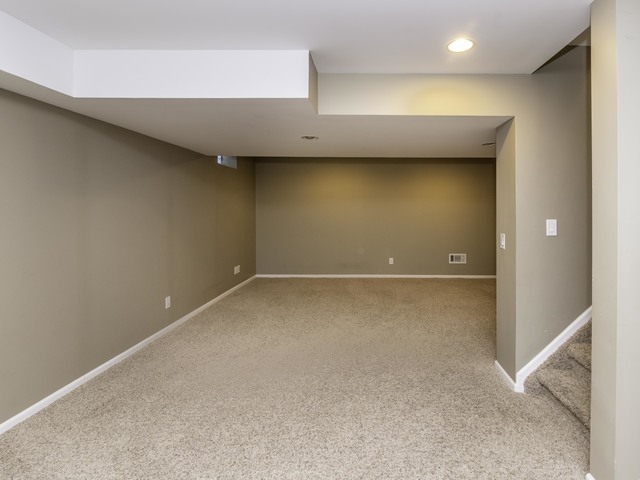 3648 Inverness Drive Rochester, MI 48306 - Photo 30 of 44 50008108-29.JPG