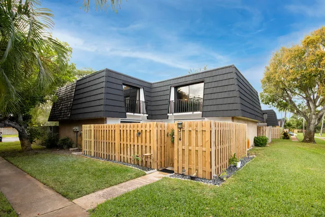 $265,000 | 314 Woodland Road, Palm Springs, FL 33461