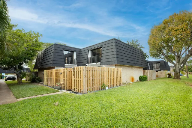 $265,000 | 314 Woodland Road, Palm Springs, FL 33461