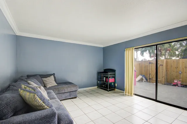 $265,000 | 314 Woodland Road, Palm Springs, FL 33461