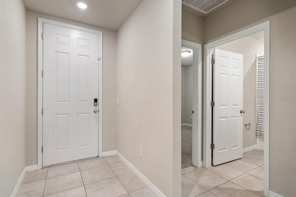 1274 Citrus Landings Boulevard Davenport, FL 33837 - Photo 12 of 20 an empty room with mirror and a bathroom
