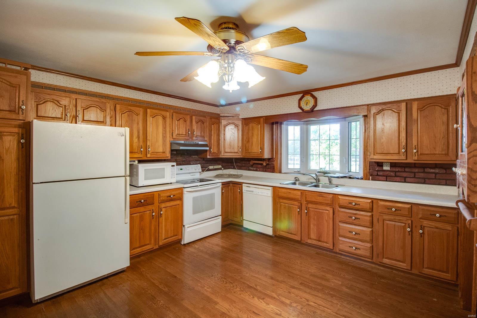 4855 Fosterburg Road Alton, IL 62002 - Photo 10 of 32