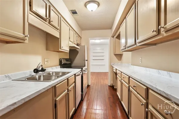 $2,300 | 216 East Gaston Street, Unit GARDEN LEVEL, Savannah, GA 31401