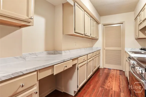 $2,300 | 216 East Gaston Street, Unit GARDEN LEVEL, Savannah, GA 31401
