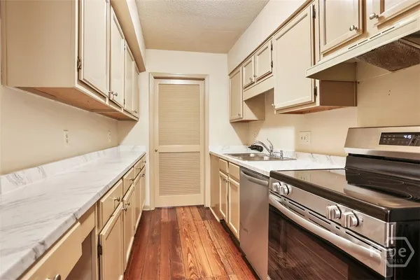 $2,300 | 216 East Gaston Street, Unit GARDEN LEVEL, Savannah, GA 31401