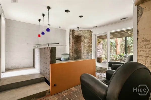 $2,300 | 216 East Gaston Street, Unit GARDEN LEVEL, Savannah, GA 31401