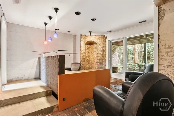 $2,300 | 216 East Gaston Street, Unit GARDEN LEVEL, Savannah, GA 31401