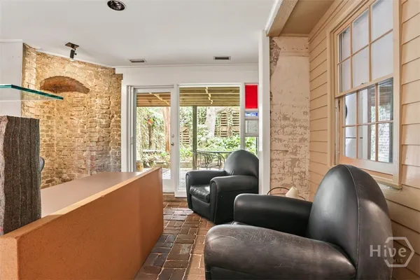 $2,300 | 216 East Gaston Street, Unit GARDEN LEVEL, Savannah, GA 31401