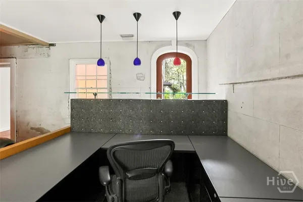 $2,300 | 216 East Gaston Street, Unit GARDEN LEVEL, Savannah, GA 31401