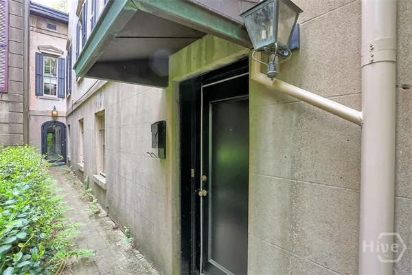 $2,300 | 216 East Gaston Street, Unit GARDEN LEVEL, Savannah, GA 31401