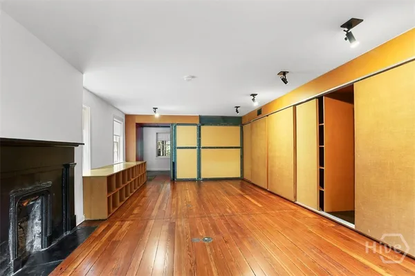 $2,300 | 216 East Gaston Street, Unit GARDEN LEVEL, Savannah, GA 31401