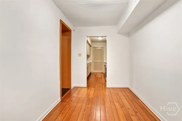 $2,300 | 216 East Gaston Street, Unit GARDEN LEVEL, Savannah, GA 31401