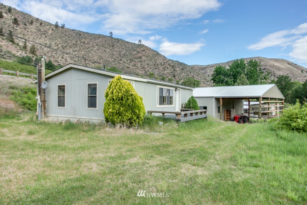 3225 Squilchuck Road Wenatchee, WA 98801 - Photo 3 of 25