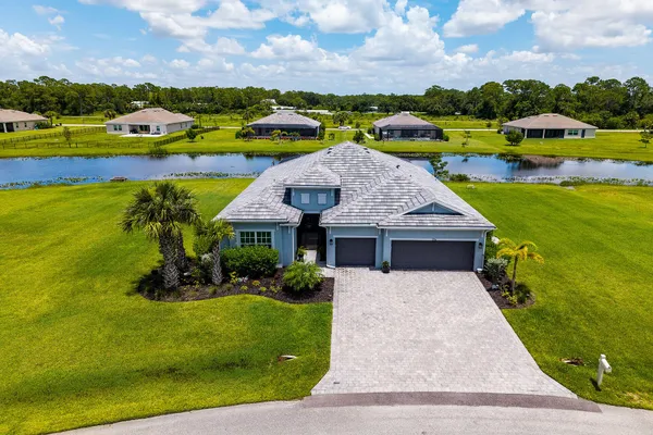 $640,000 | 17190 Serengeti Circle, Alva, FL 33920
