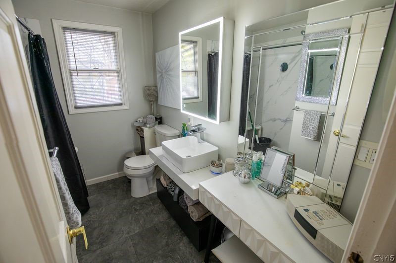 110 Leicestershire Road Irondequoit, NY 14621 - Photo 11 of 26 Main floor full bathroom