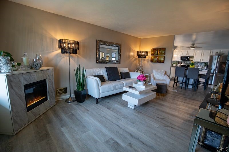 110 Leicestershire Road Irondequoit, NY 14621 - Photo 4 of 26 Family room from entrance when you walk in
