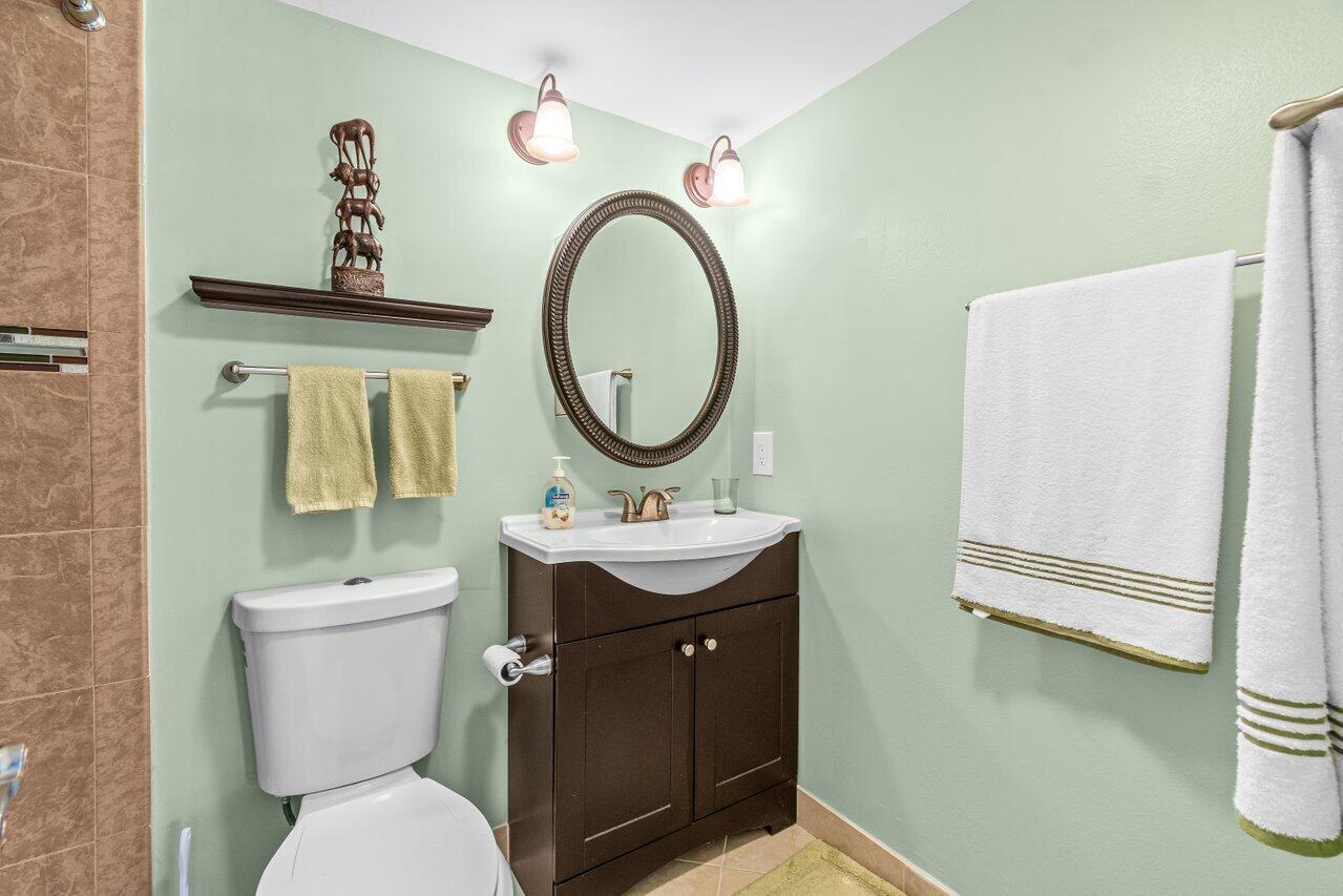 68 Suffolk B, Unit 68 Boca Raton, FL 33434 - Photo 14 of 26 Primary Bath 1