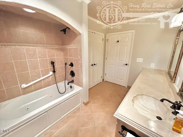 $2,095 | 204 Trail 4, Burlington, NC 27215