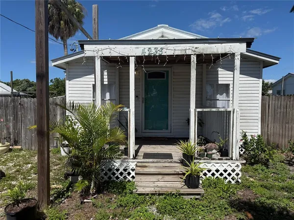 $300,000 | 4233 US Highway 41, Ruskin, FL 33570