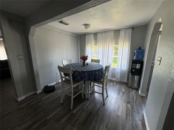 $300,000 | 4233 US Highway 41, Ruskin, FL 33570