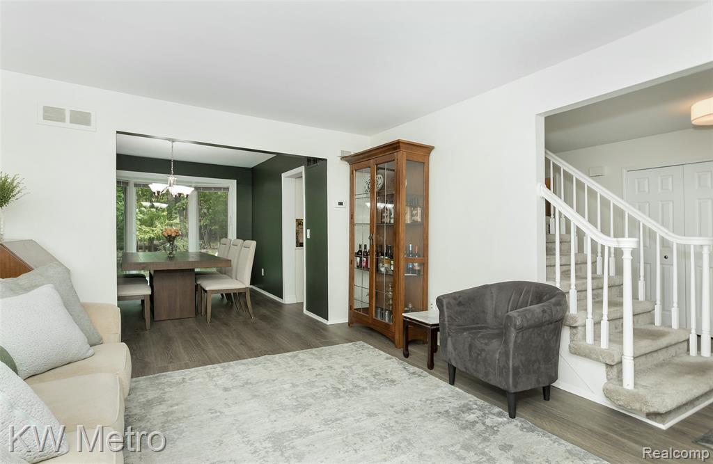 635 Timberline Drive Rochester Hills, MI 48309 - Photo 7 of 48