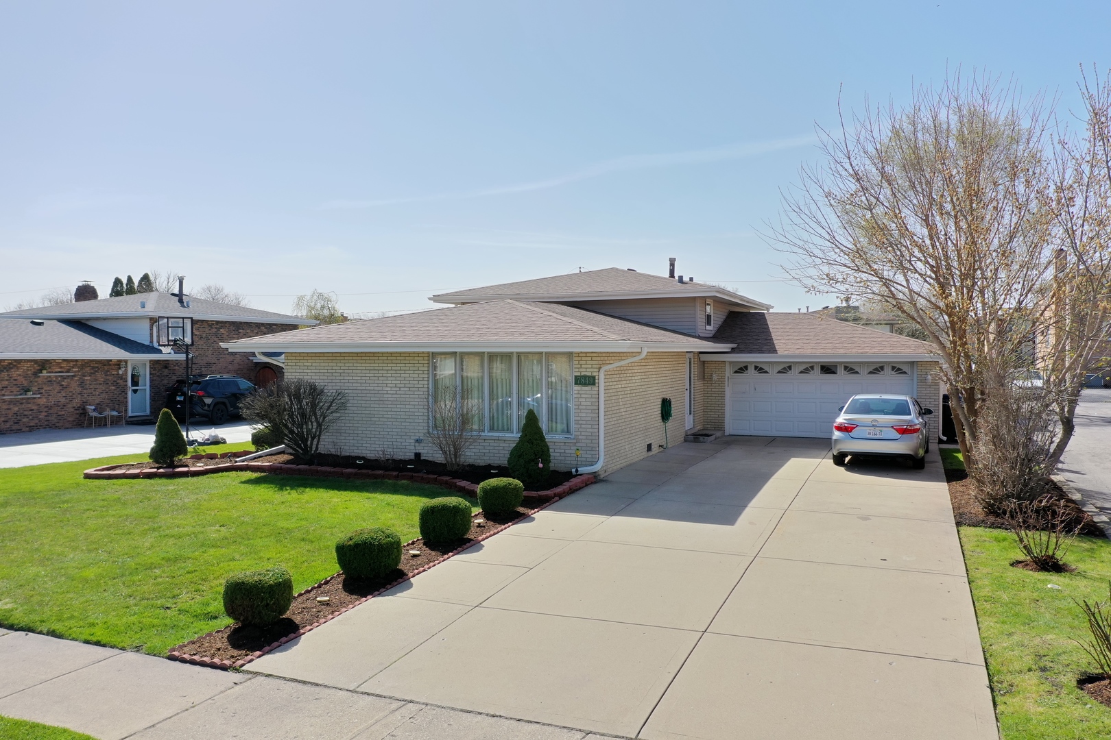 7849 79th Place Bridgeview, IL 60455 - Photo 1 of 30