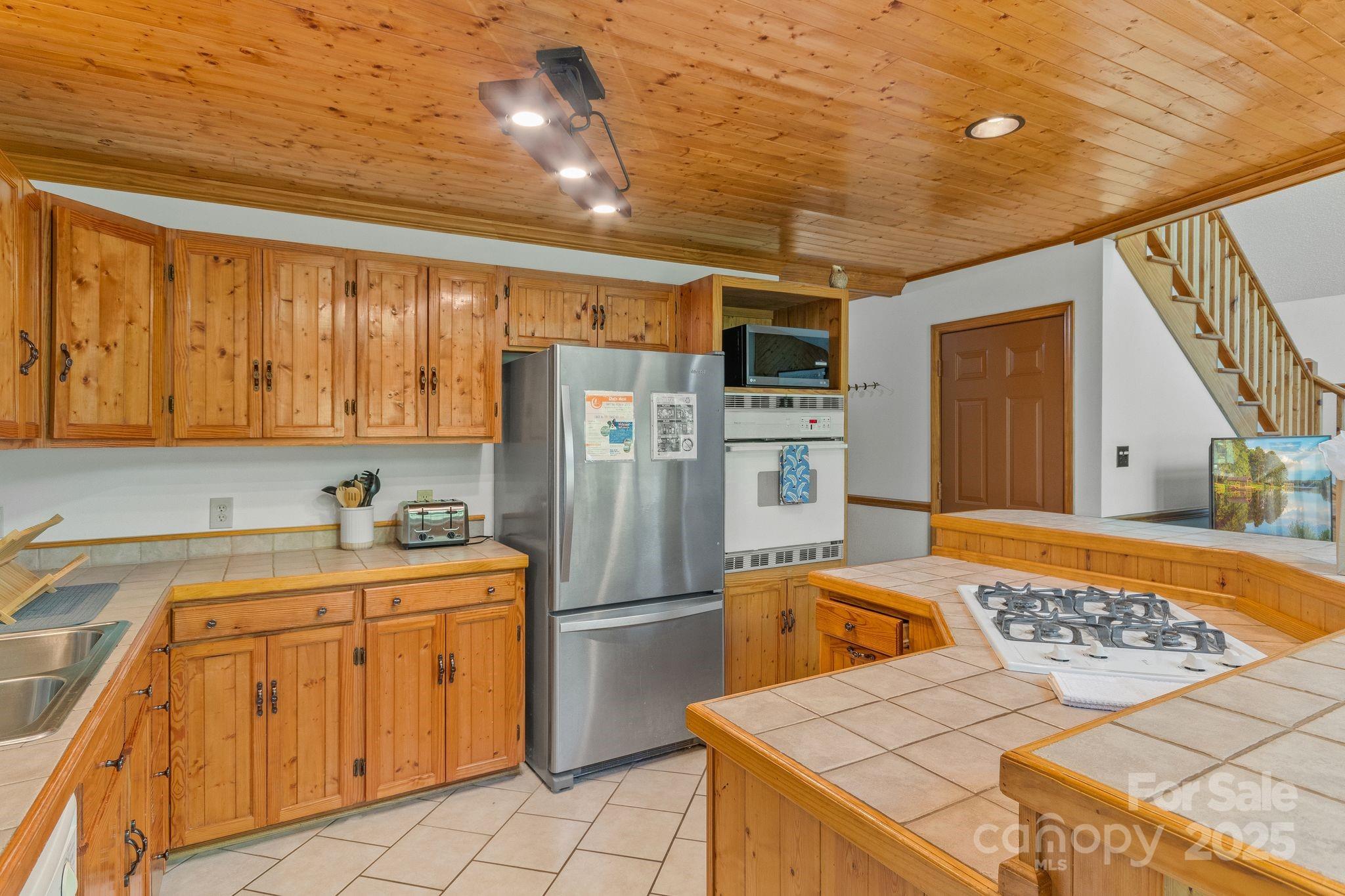 136 Grouse Point Road Hot Springs, NC 28743 - Photo 11 of 48 Gallery Image 11