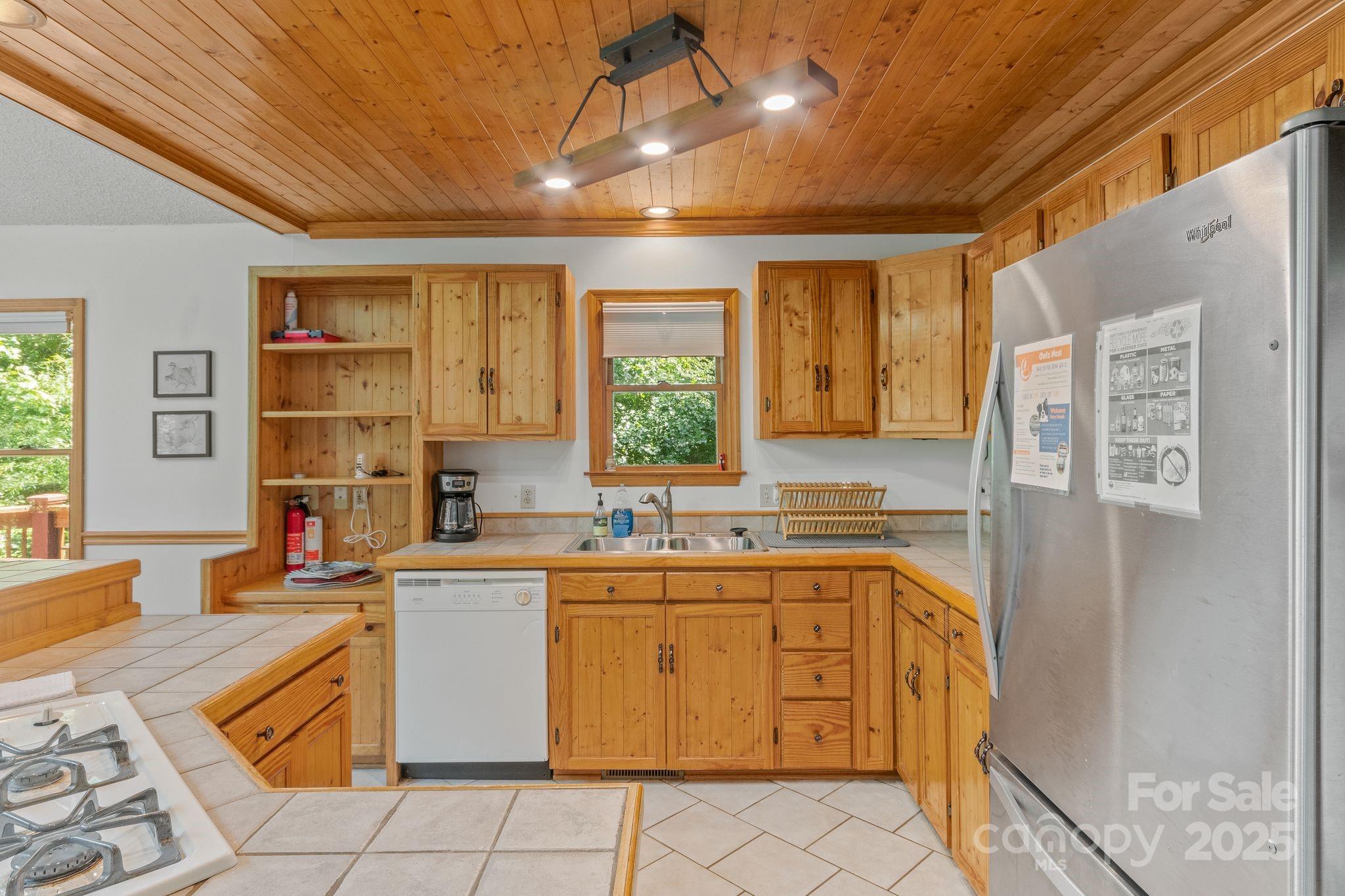 136 Grouse Point Road Hot Springs, NC 28743 - Photo 12 of 48 Gallery Image 12