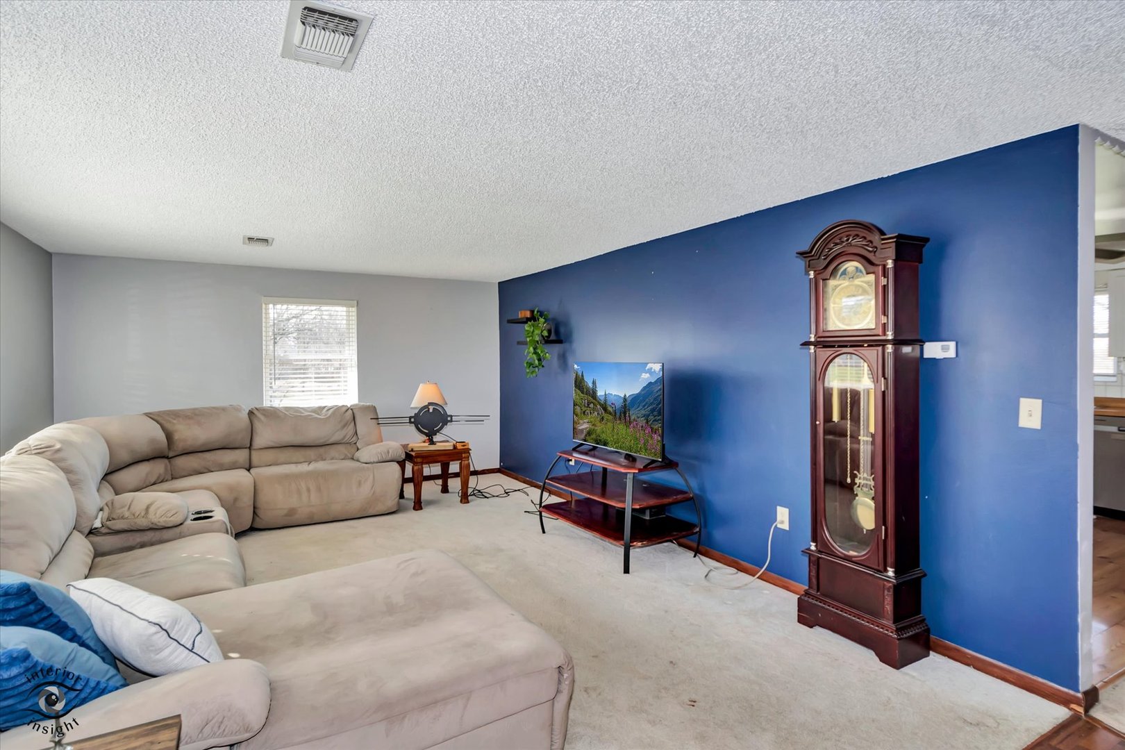 3230 North Glenn Road Bourbonnais, IL 60914 - Photo 7 of 34 a living room with furniture and a lamp