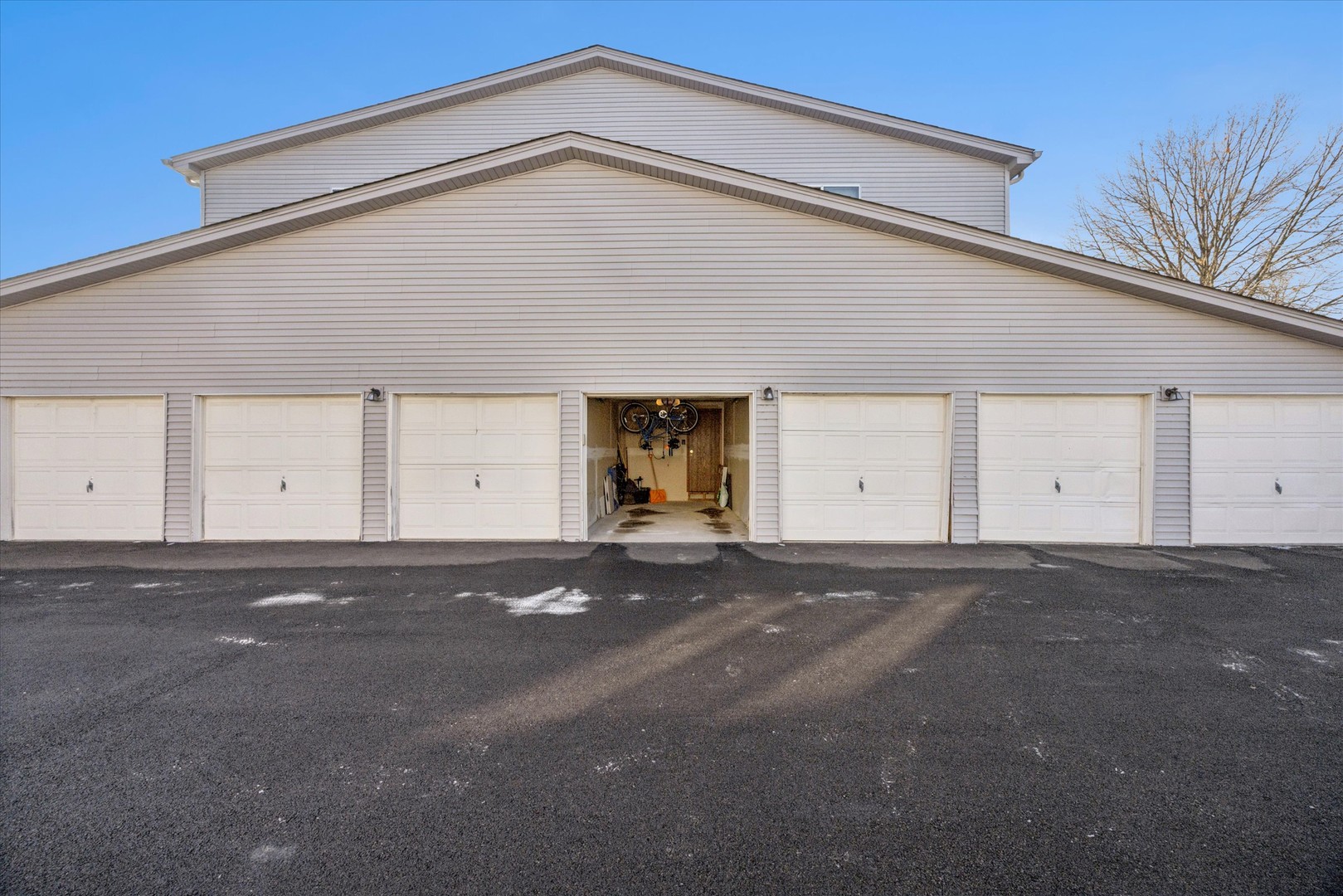 351 Park Ridge Lane, Unit D Aurora, IL 60504 - Photo 23 of 29 a view of empty room