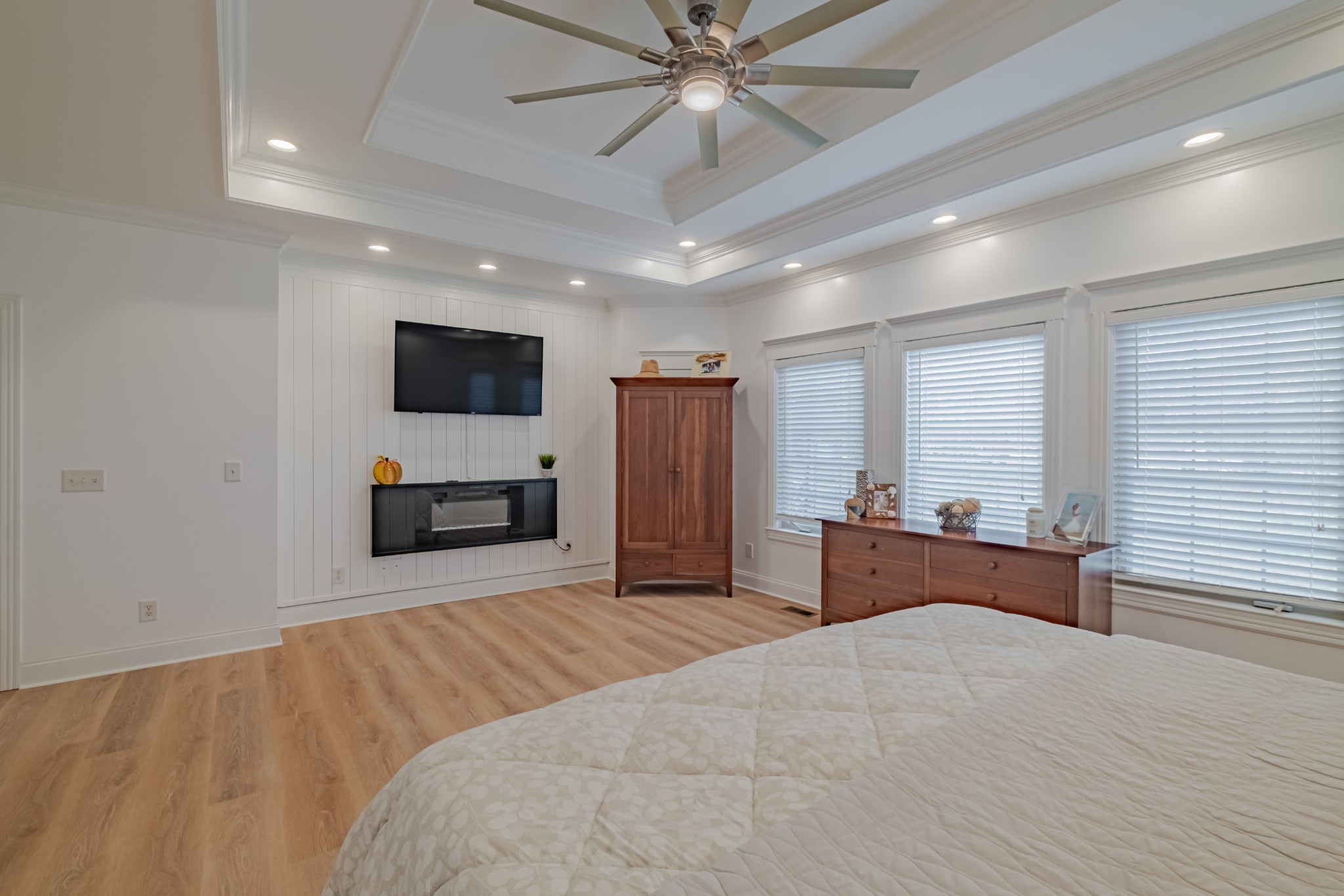 356 Ridgecrest Drive Winchester, TN 37398 - Photo 25 of 74 a bedroom with a bed and a flat screen tv