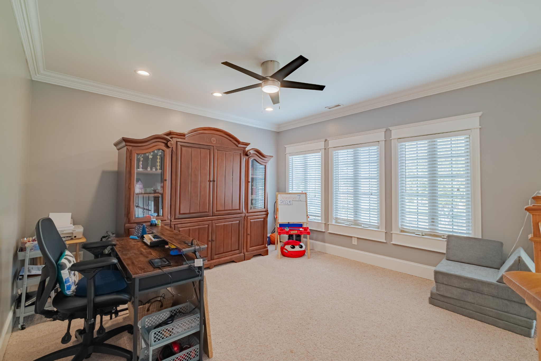 356 Ridgecrest Drive Winchester, TN 37398 - Photo 32 of 74 a living room with furniture and a large window