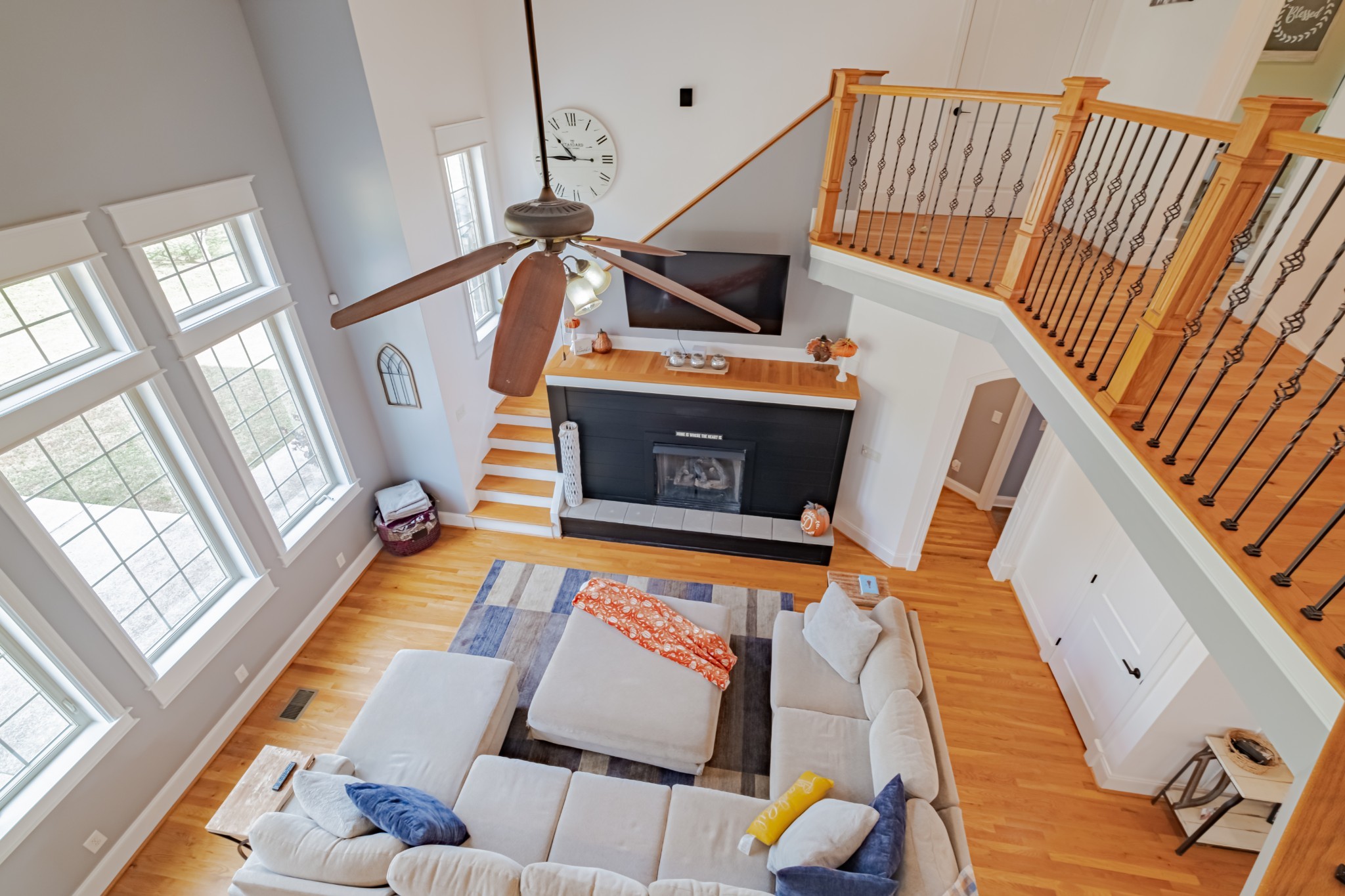 356 Ridgecrest Drive Winchester, TN 37398 - Photo 35 of 74 a living room with furniture and a fireplace
