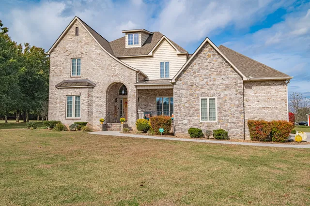 $689,900 | 356 Ridgecrest Drive, Winchester, TN 37398