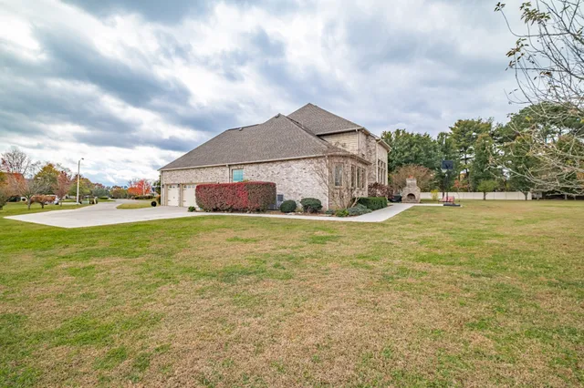 $689,900 | 356 Ridgecrest Drive, Winchester, TN 37398