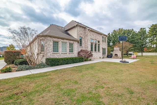 $689,900 | 356 Ridgecrest Drive, Winchester, TN 37398