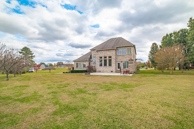 $689,900 | 356 Ridgecrest Drive, Winchester, TN 37398