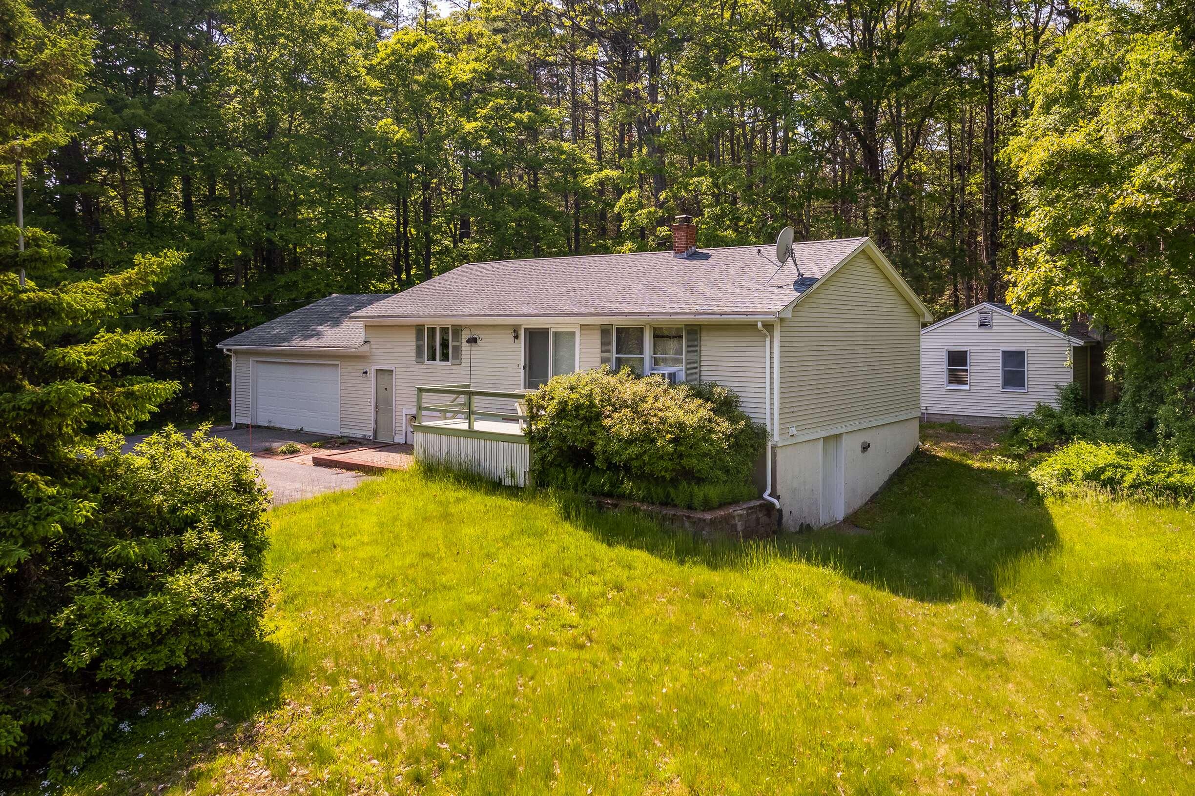 77 Bartlett Road Kittery Point, ME 03905 - Photo 3 of 8 Side of home