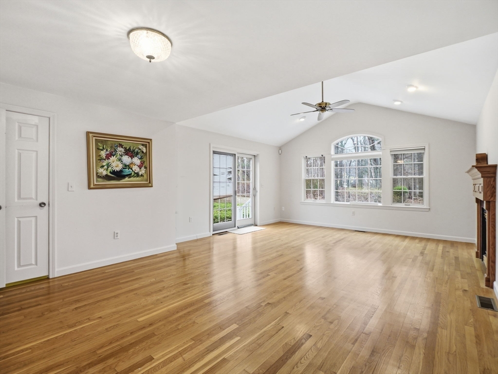 8 Monument Hill Road Chelmsford, MA 01824 - Photo 19 of 40