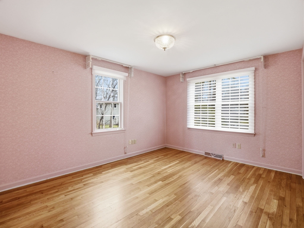 8 Monument Hill Road Chelmsford, MA 01824 - Photo 23 of 40