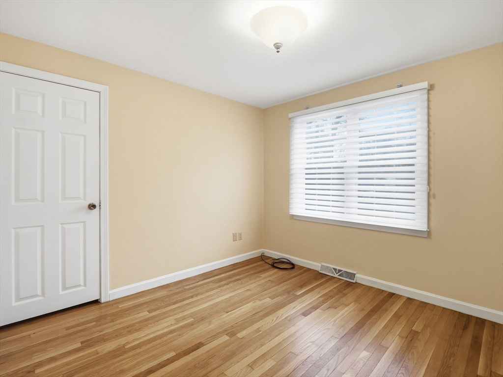 8 Monument Hill Road Chelmsford, MA 01824 - Photo 27 of 40