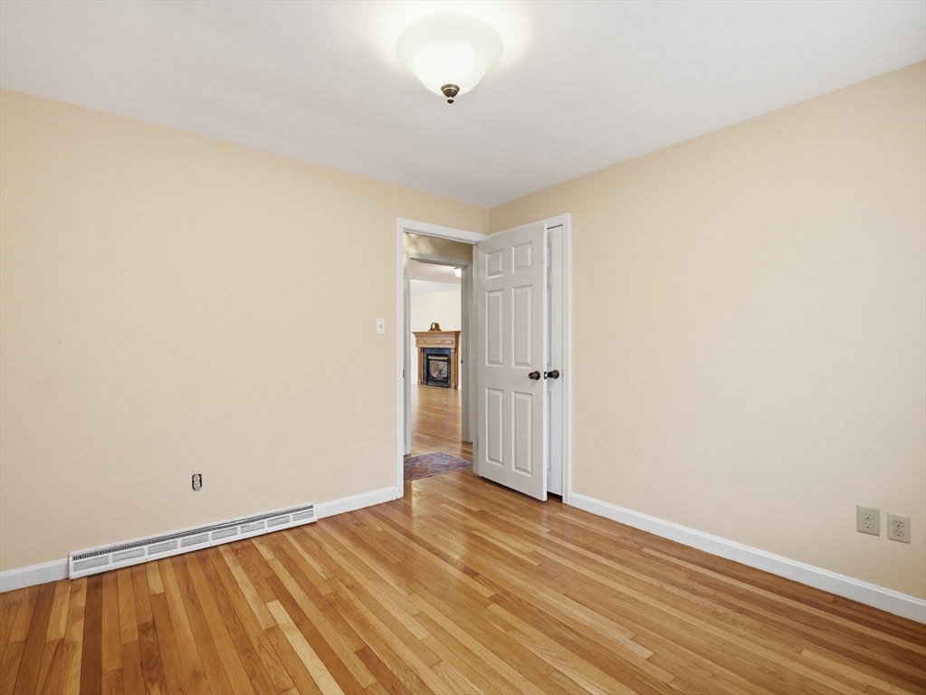 8 Monument Hill Road Chelmsford, MA 01824 - Photo 28 of 40