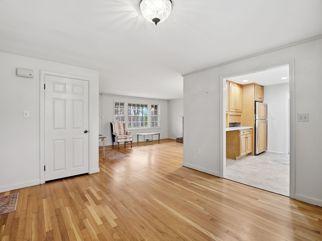 8 Monument Hill Road Chelmsford, MA 01824 - Photo 5 of 40