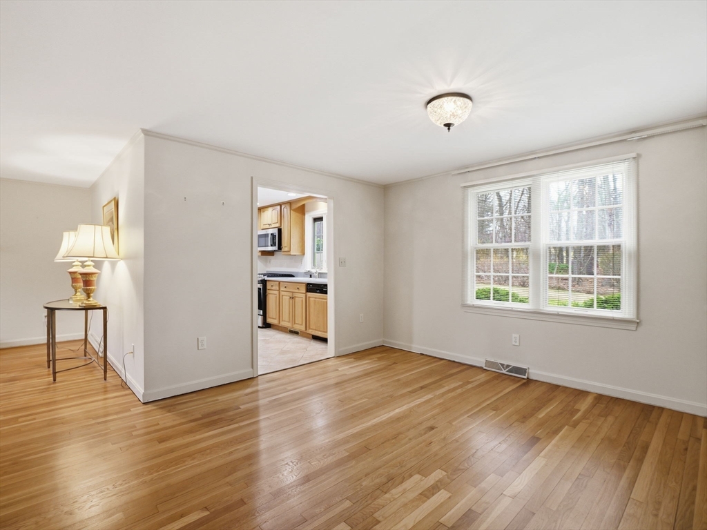 8 Monument Hill Road Chelmsford, MA 01824 - Photo 7 of 40