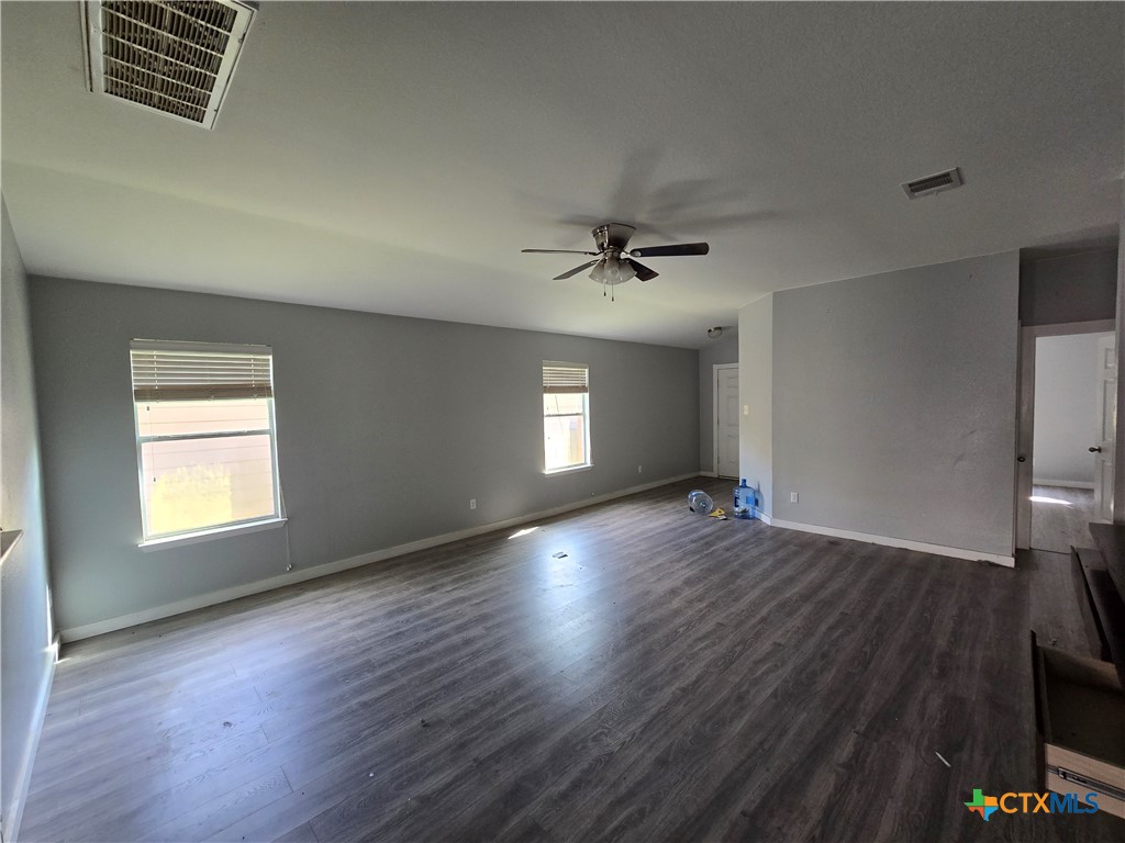 908 Starlight Drive Temple, TX 76502 - Photo 4 of 25 Living Room