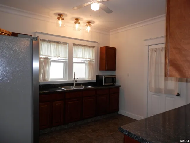 $119,900 | 653 North Cedar Street, Galesburg, IL 61401