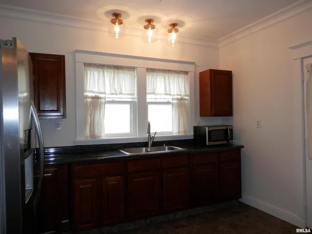 $119,900 | 653 North Cedar Street, Galesburg, IL 61401