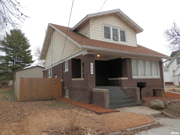 $114,999 | 653 North Cedar Street, Galesburg, IL 61401