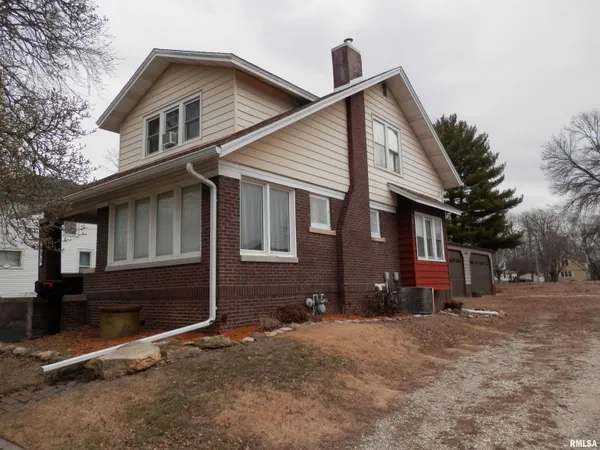 $114,999 | 653 North Cedar Street, Galesburg, IL 61401